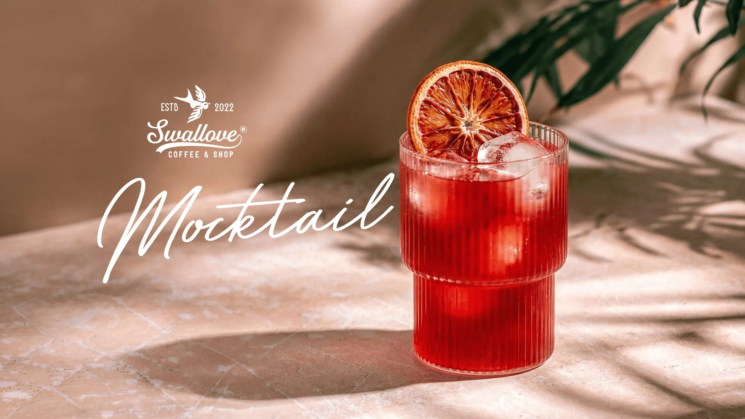 Swallove Mocktail: buzlu, kan portakallı kırmızı içecek