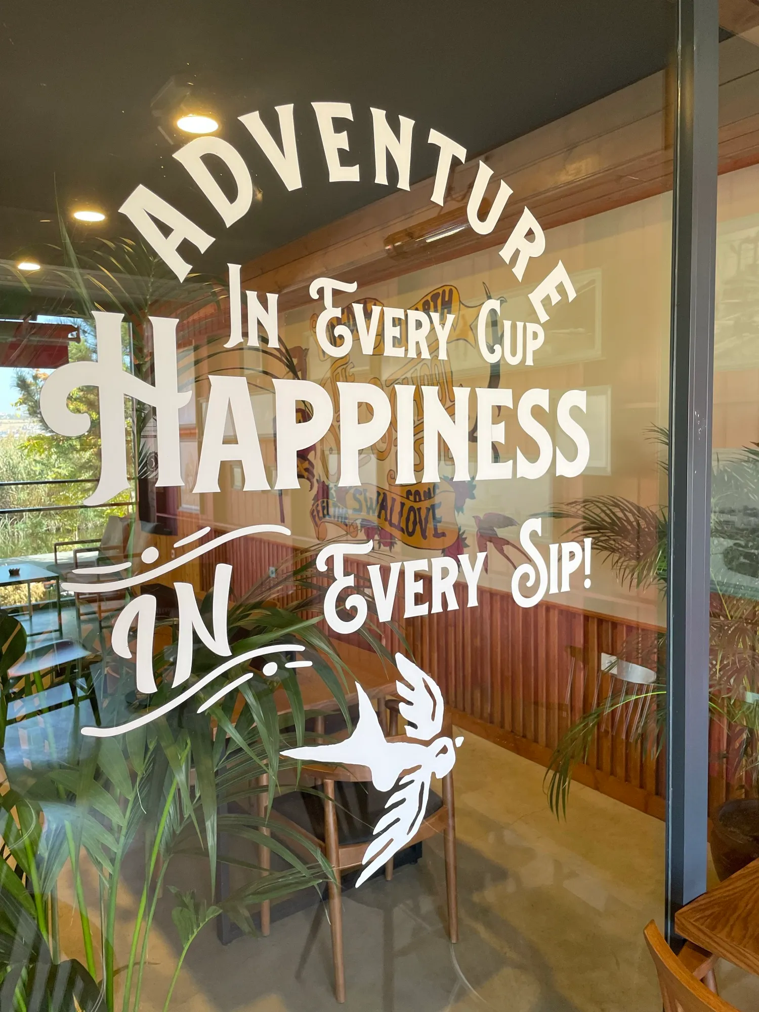 Şube camında Adventure in Every Cup, Happiness in Every Sip yazısı